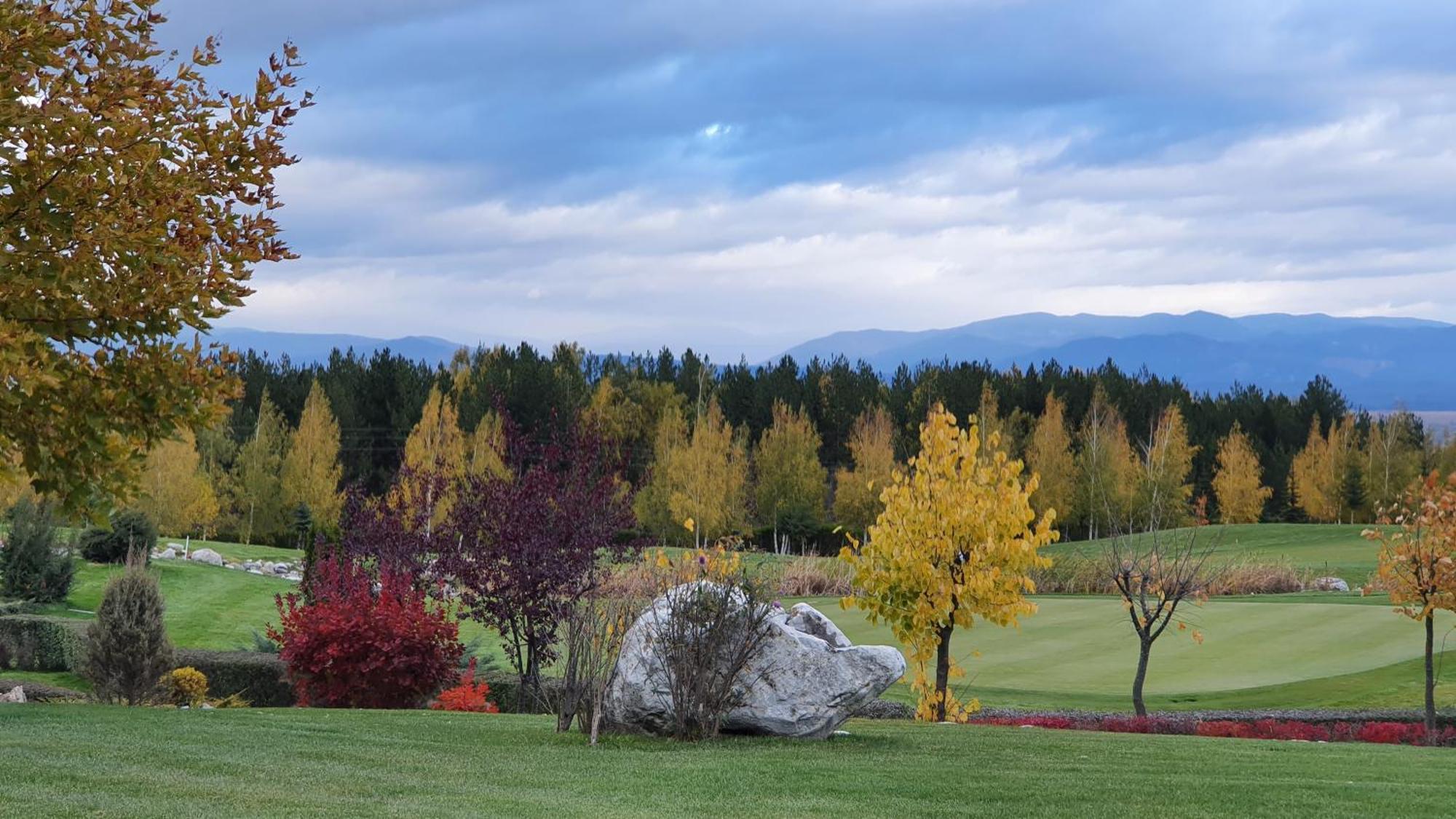 Green Peaks Suite In Pirin Golf & County Club Razlog Buitenkant foto