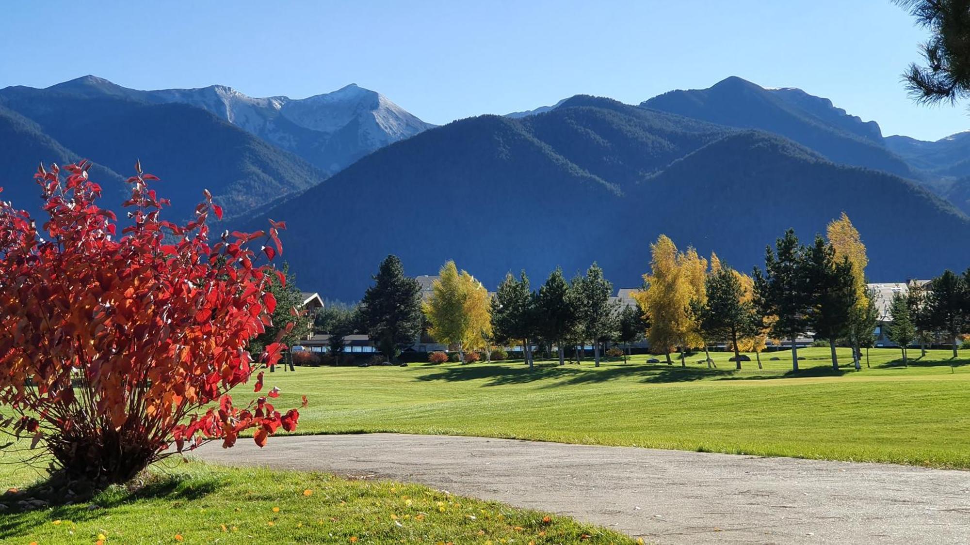 Green Peaks Suite In Pirin Golf & County Club Razlog Buitenkant foto
