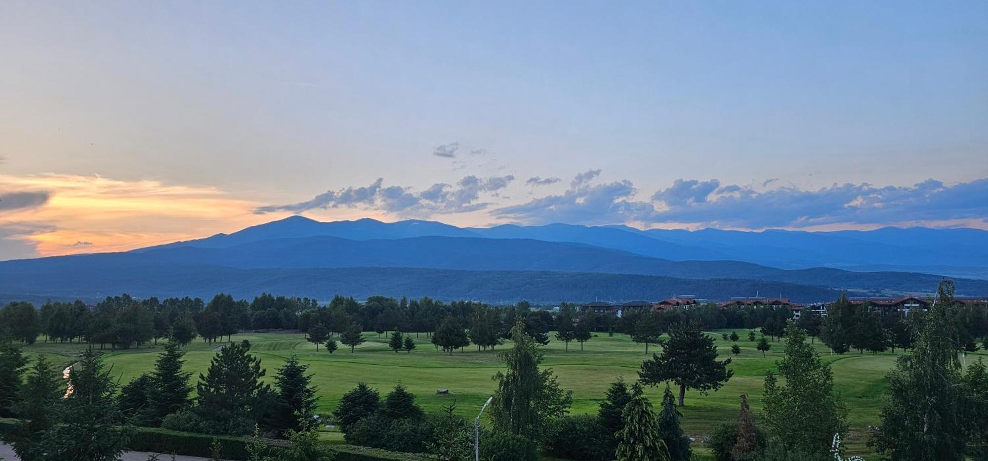 Green Peaks Suite In Pirin Golf & County Club Razlog Buitenkant foto