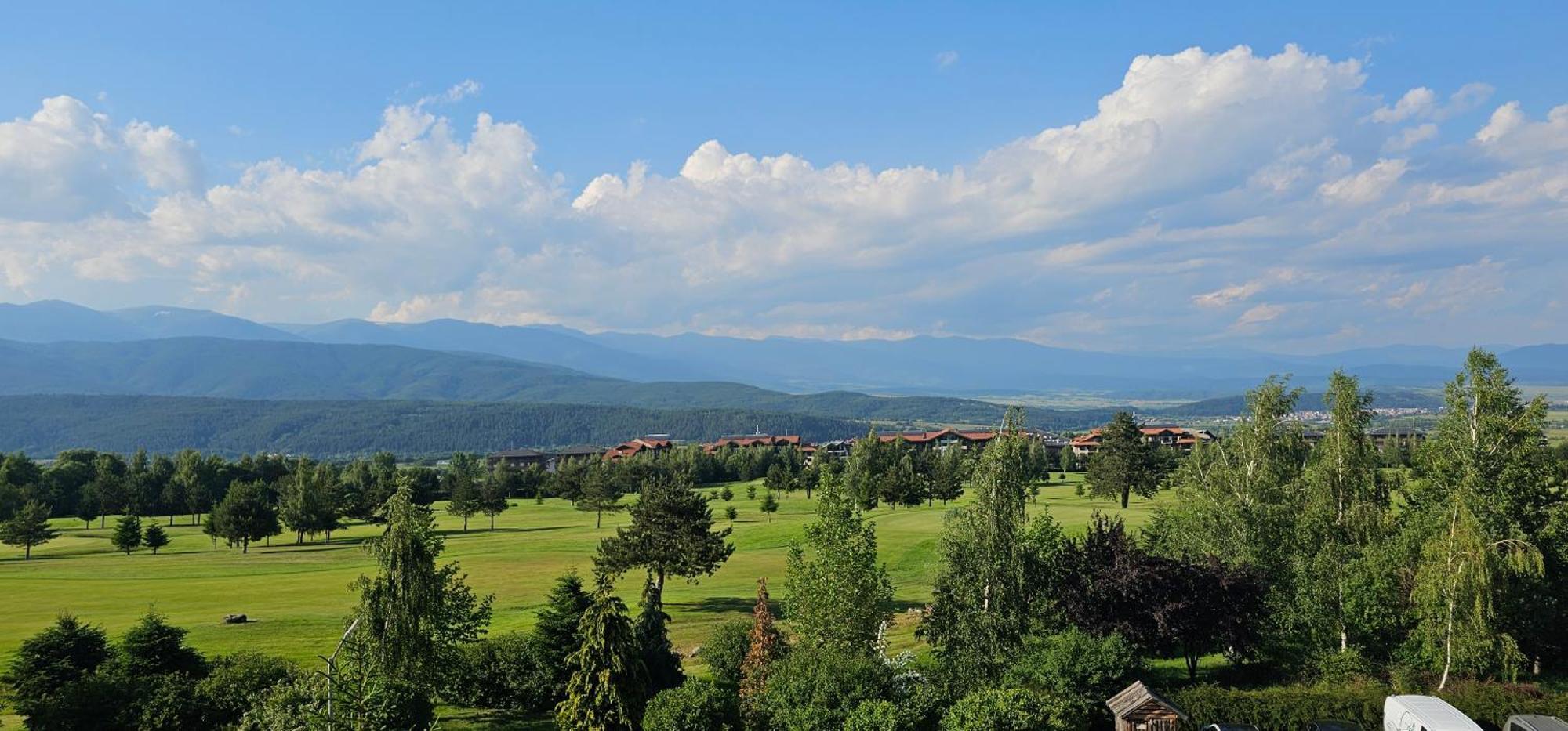 Green Peaks Suite In Pirin Golf & County Club Razlog Buitenkant foto